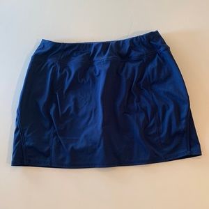 Navy Women's Athletic Skort  with back zippered pocket Size M